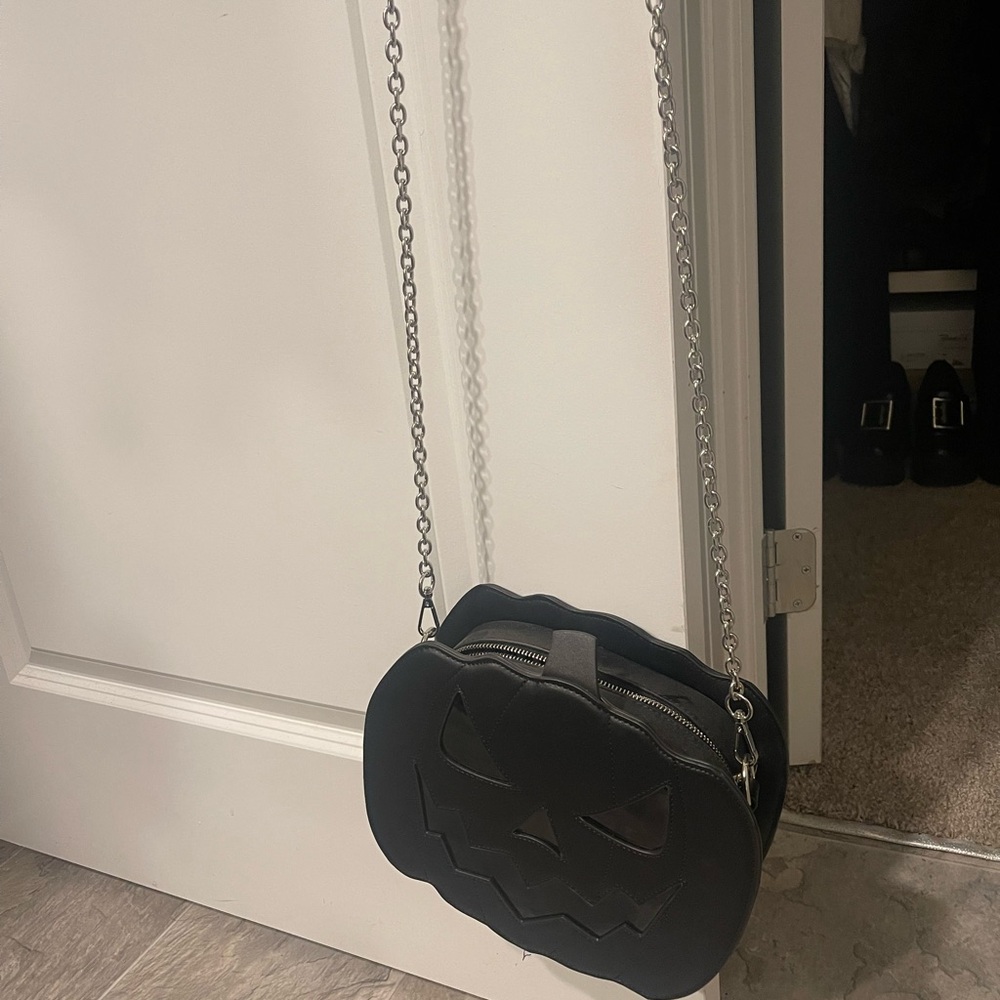 Dolls kill Black Pumpkin-Shaped Chain Shoulder Bag
